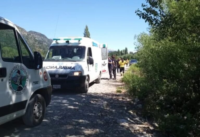 Se arrojó al río para salvar a sus hijos, pero la correntada la arrastró y murió