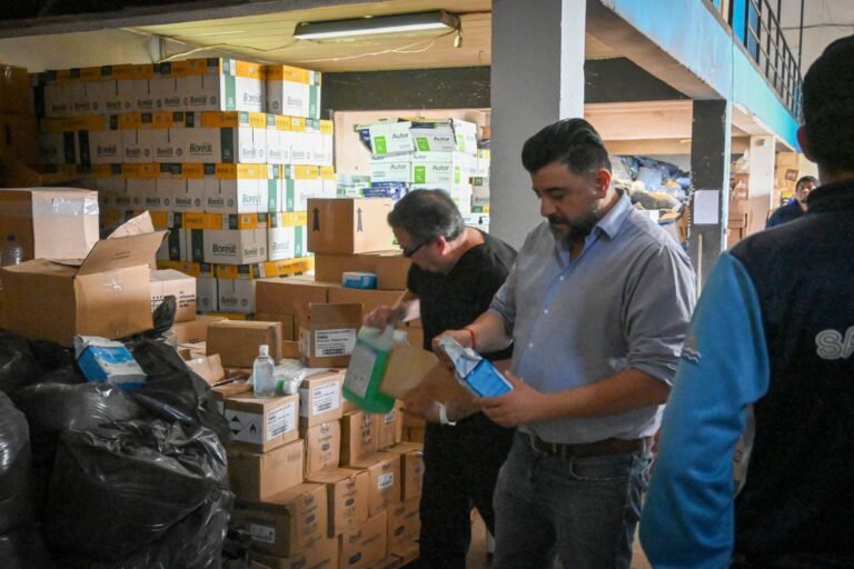 Encontraron un depósito repleto de leche vencida, test Covid y mascarillas