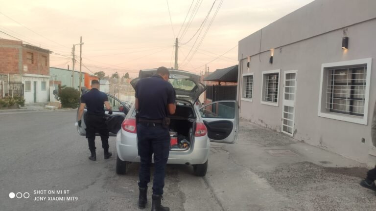 Encontraron un auto que había sido denunciado como robado en el barrio José Fuchs