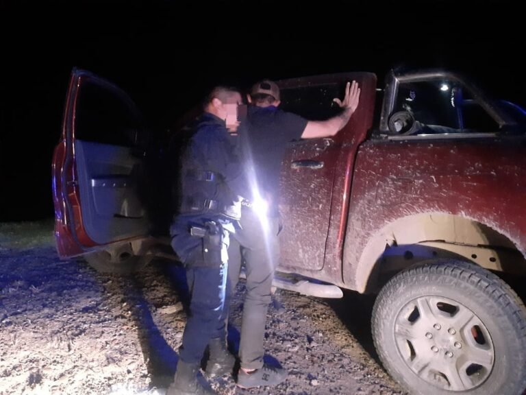 Detuvieron a un hombre que circulaba con un arma cargada