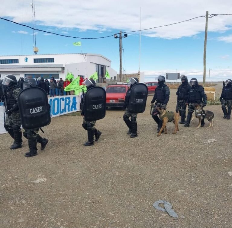 Tres personas detenidas al registrarse incidentes en la sede de UOCRA