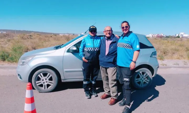 Con 94 años, sacó el carnet de conducir por primera vez