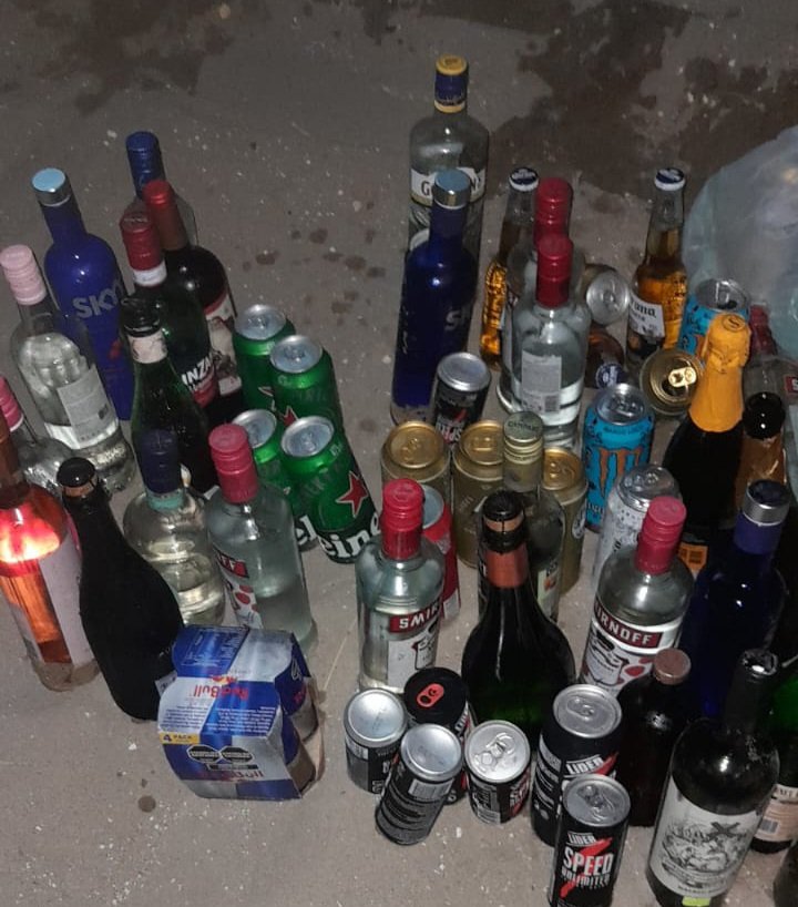 Desbaratan fiesta clandestina con gran cantidad de bebidas alcohólicas