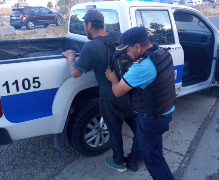 Los atraparon cuando escapaban con rollos de cables