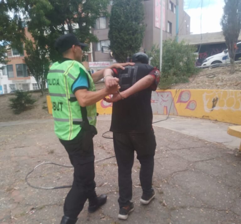Dos detenidos por cortar cables de fibra óptica en un boulevard céntrico