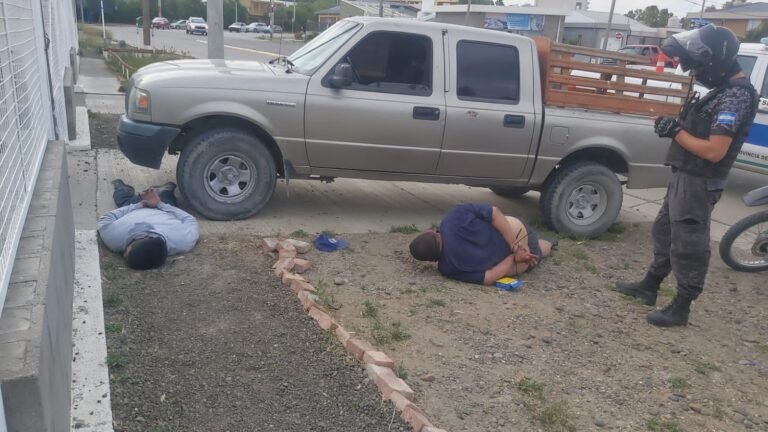 Tras una persecución lesionaron a un policía y dañaron un patrullero