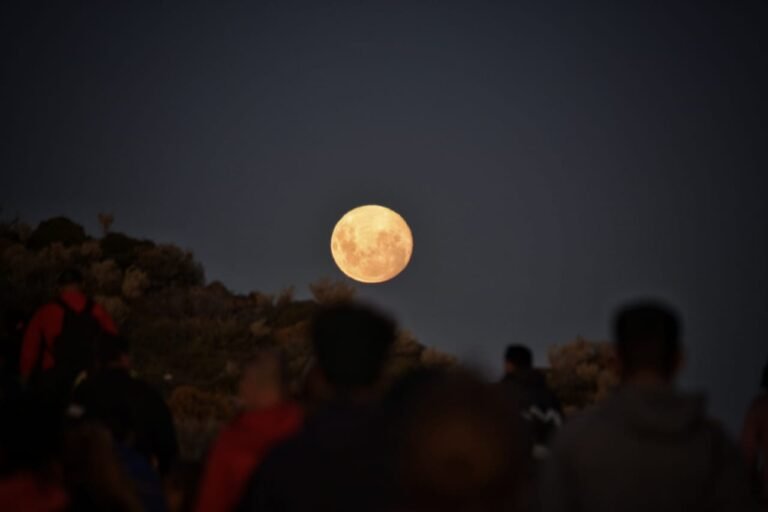 Lanzan el 1er Trekking de la Luna Llena del 2024