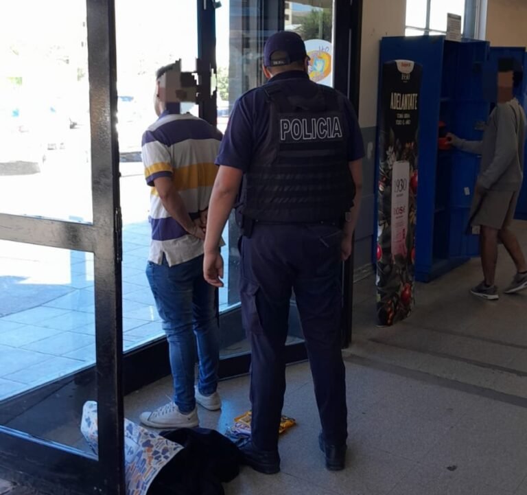 Preso por llevar sin pagar chocolates, mantecol y máquinas de afeitar
