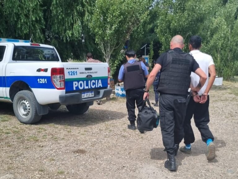 Fue a hacer una denuncia policial y tenía pedido de captura