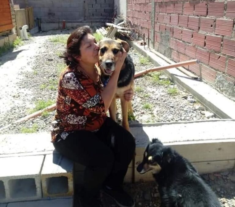 Se quedó sin trabajo y se ofrece para el cuidado de mascotas y casas