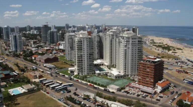 Desbarataron una banda de prostitución VIP en Punta del Este: liberaron a tres argentinas secuestradas