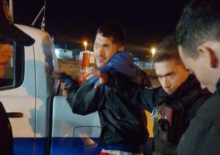Terminó detenido por robar un perfume del interior de un auto