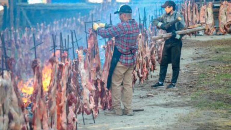 Cholila se prepara para celebrar la Fiesta Nacional del Asado