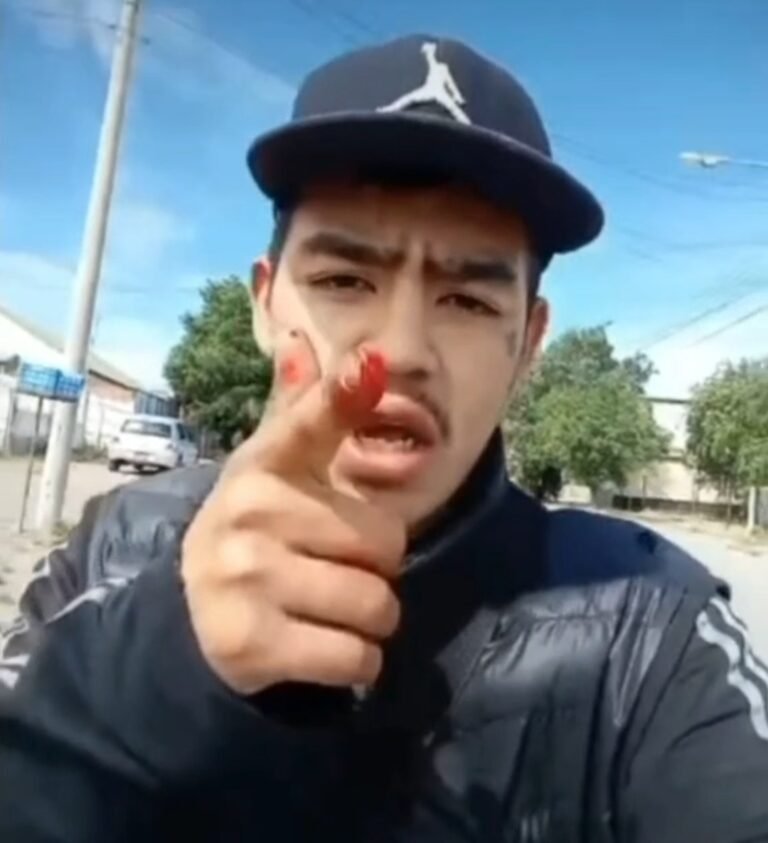 Apuñaló a un joven y lo detuvieron después de publicar dos videos jactándose del ataque: “Todo el cuello le abrí”