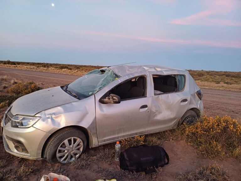 Se dirigían a Cabo Raso y volcaron