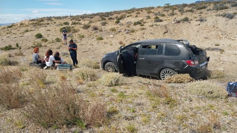 Viajaban a Chile y volcaron en ruta 26: una menor resultó herida