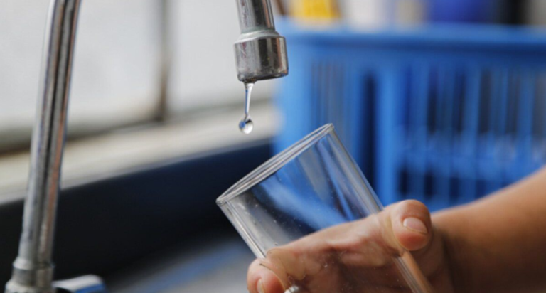 Este miércoles cortarán el agua en barrios de zona sur y centro para recuperar reservas
