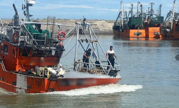 Polémica en Rawson al detectar barcos artesanales sobrepasados de cajones