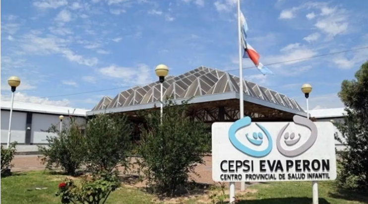 Una mujer intentó incendiar el auto de su expareja y terminó prendiendo fuego a su bebé de 2 años