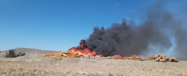 Incendiaron de manera intencional, mangueras en desuso en la Planta de Tratamiento