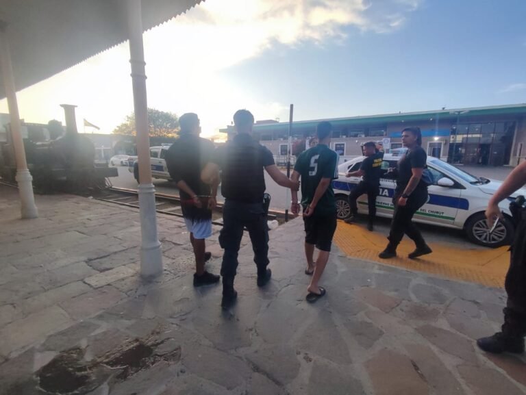 Una pelea callejera en Puerto Madryn resultó con cinco personas demoradas