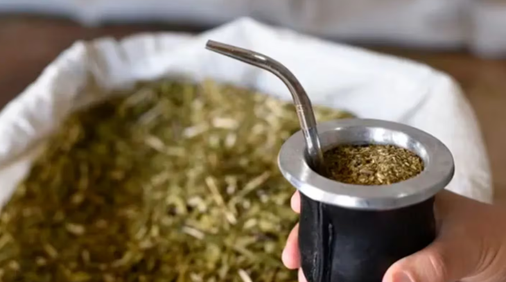 El mate va ganando terreno: es moda en Europa y amenaza con cambiar la costumbre de España