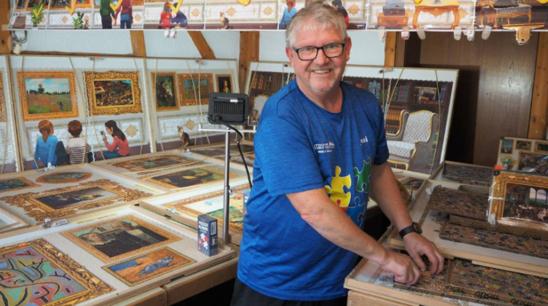 Un alemán armó un rompecabezas de 54 mil piezas en 99 días y entró al Guinness