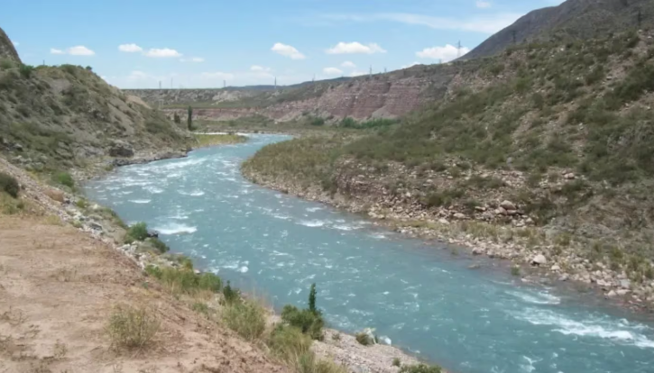 Un joven de 19 años murió ahogado mientras hacía rafting