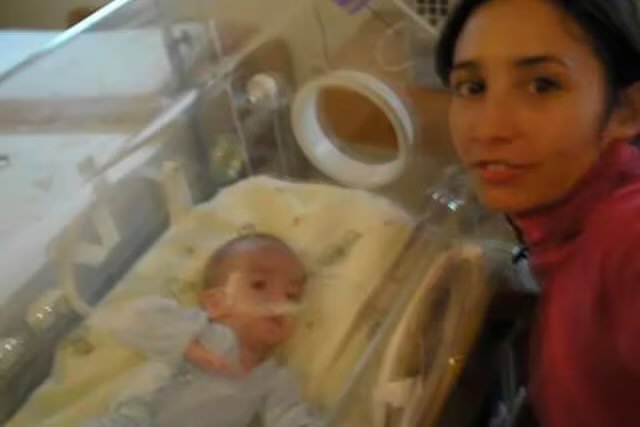 Adoptó un bebé internado con pronóstico terminal y ocurrió un milagro