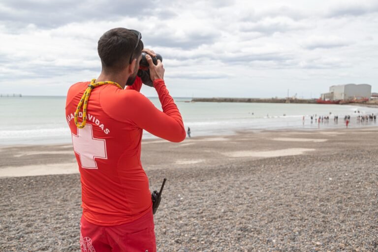 Refuerzan la seguridad con 80 guardavidas y controles en playas alejadas