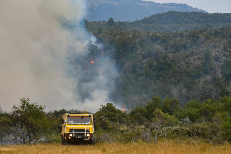 Recompensa extra de US$6.000  a quienes aporten información sobre los incendios en la Cordillera