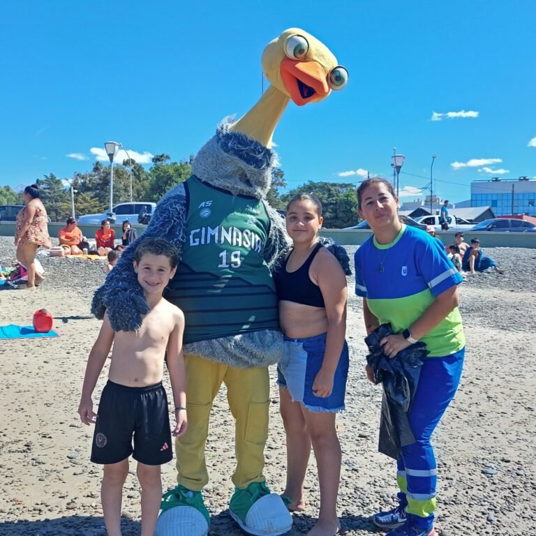 Urbana concientiza sobre la higiene en playas y plazas