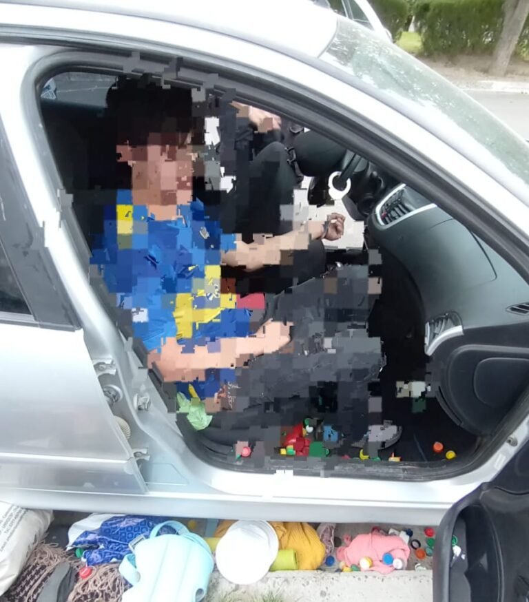 Fue sorprendido en el interior de un automóvil