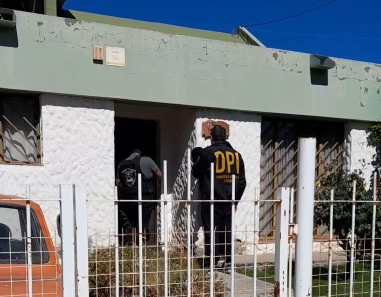 “Nos tenía amenazados y se reía de la necesidad de la gente”