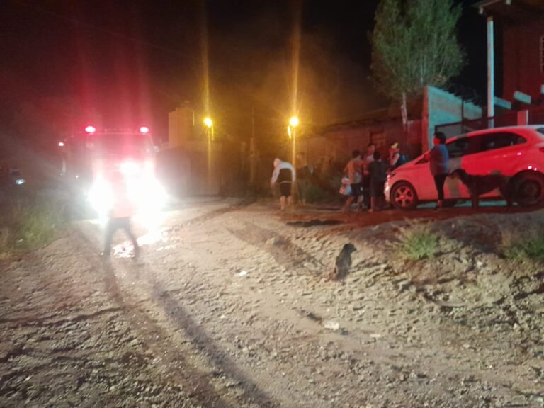 Se incendió una vivienda y dos personas tuvieron que ser rescatadas