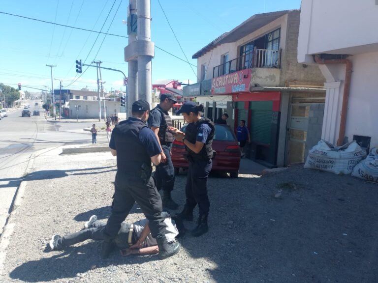 Atacó y mordió a un Policía al intentar evadir la detención