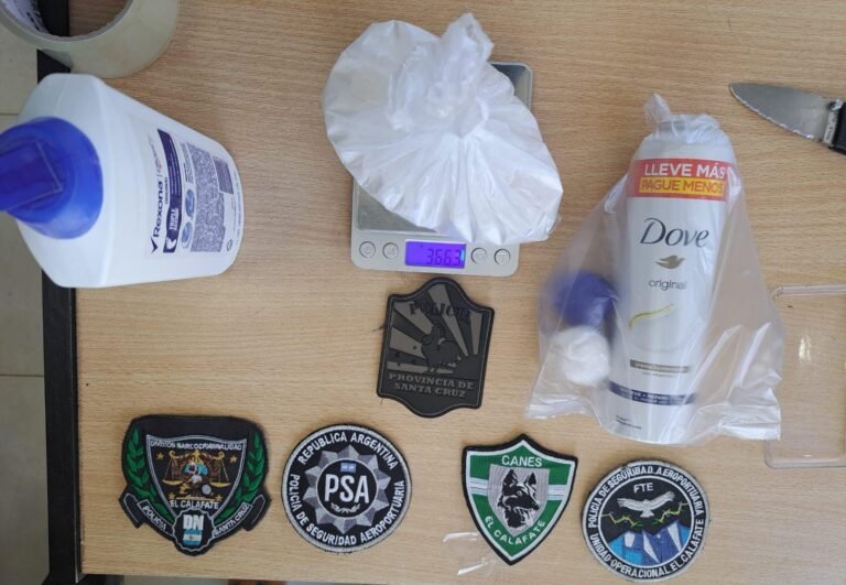 Pasajero de colectivo trasladaba cocaína en un desodorante y un talco