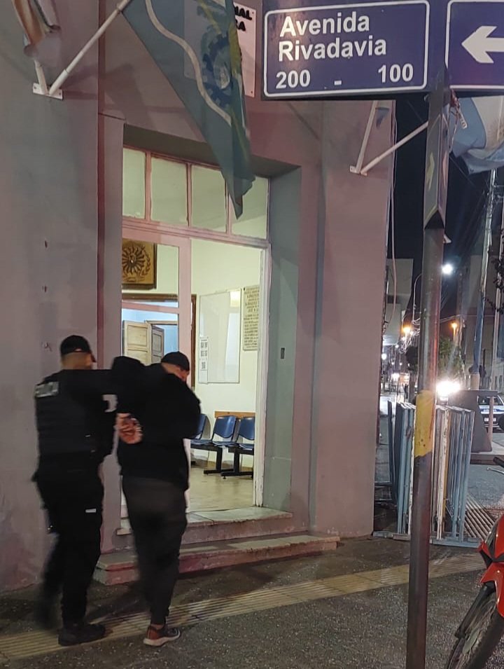 Dañó un cristal valuado en 500 mil pesos de una agencia de viajes