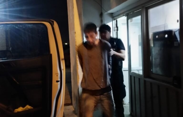 Fue a la casa de su ex pareja, la golpeó y le rompió el auto