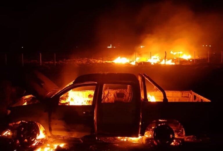 Se le prendió fuego la camioneta mientras iba a Comodoro y sufrió una crisis nerviosa