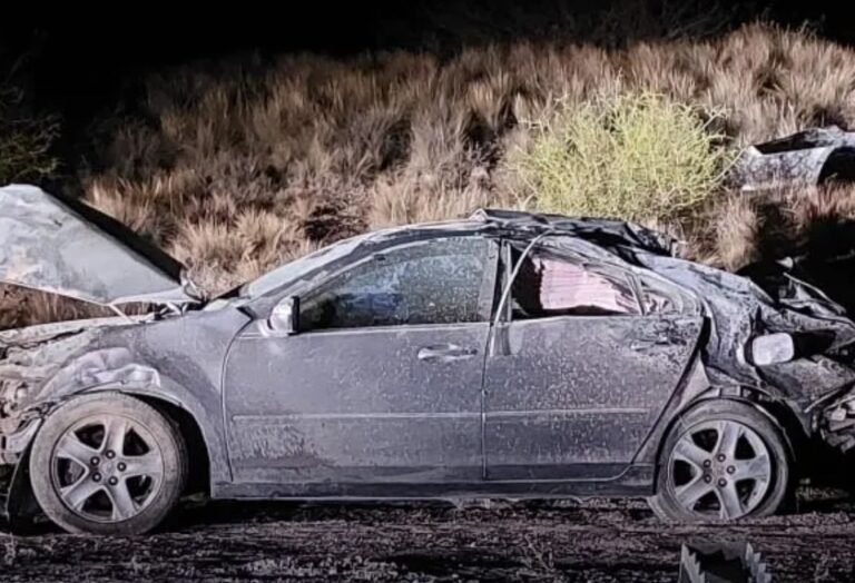 Un mecánico salió a probar un auto y protagonizó un fuerte vuelco