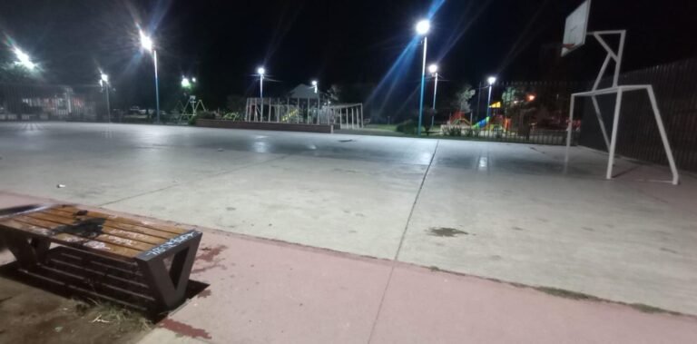 Un joven prendió fuego a otro en una plaza de Rada Tilly