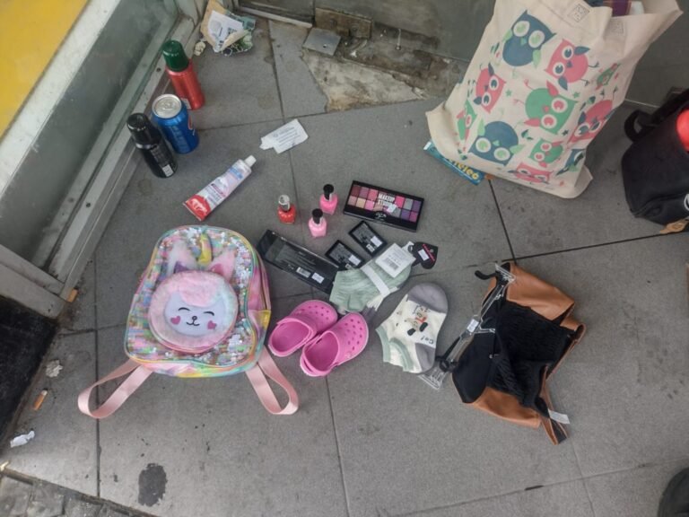 Salieron a robar con su bebé en brazos