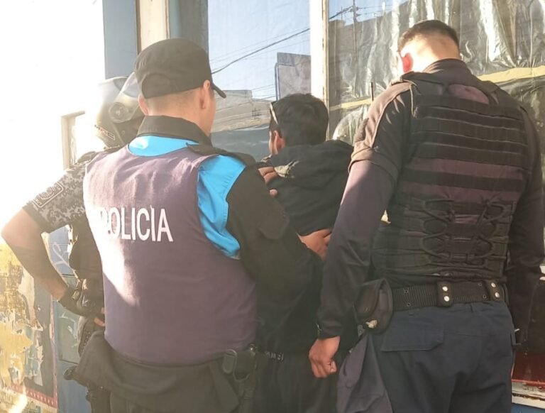 Robó una planchita de pelo en un local del Centro y terminó detenido