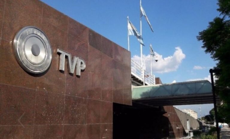 El Gobierno decidió intervenir los medios públicos durante un año