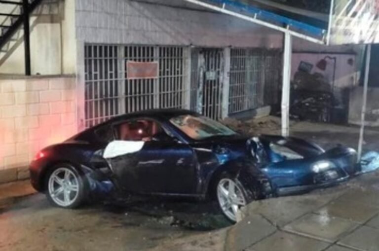 Salió en el Porsche que un cliente había dejado en el taller donde trabaja y lo terminó chocando