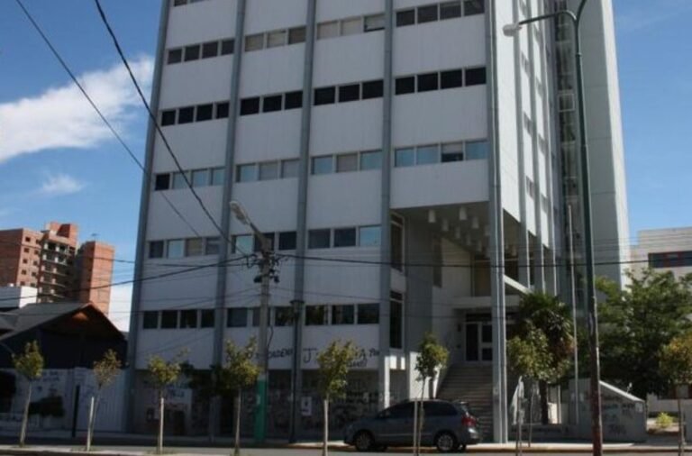 Prisión en suspenso a exfuncionario judicial por tenencia de material de abuso sexual infantil
