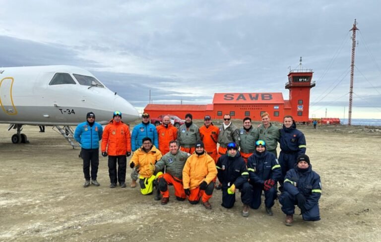Por primera vez un Saab 340 aterrizó en la Base Antártica Marambio