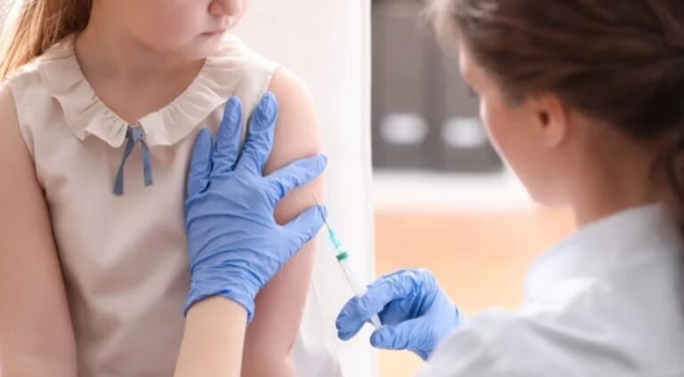Antes de empezar el cole chequeá qué vacunas le faltan a tus hijos