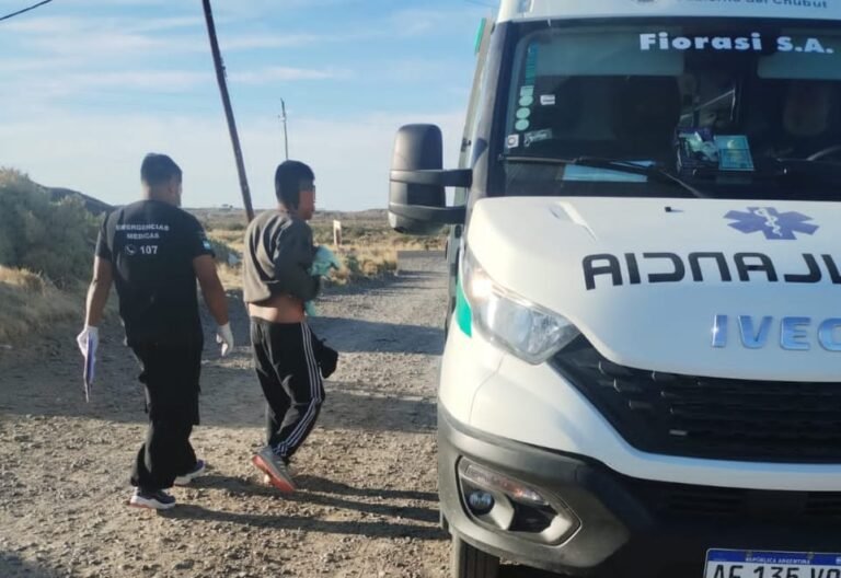 Hirieron a un hombre con arma blanca frente al Faro